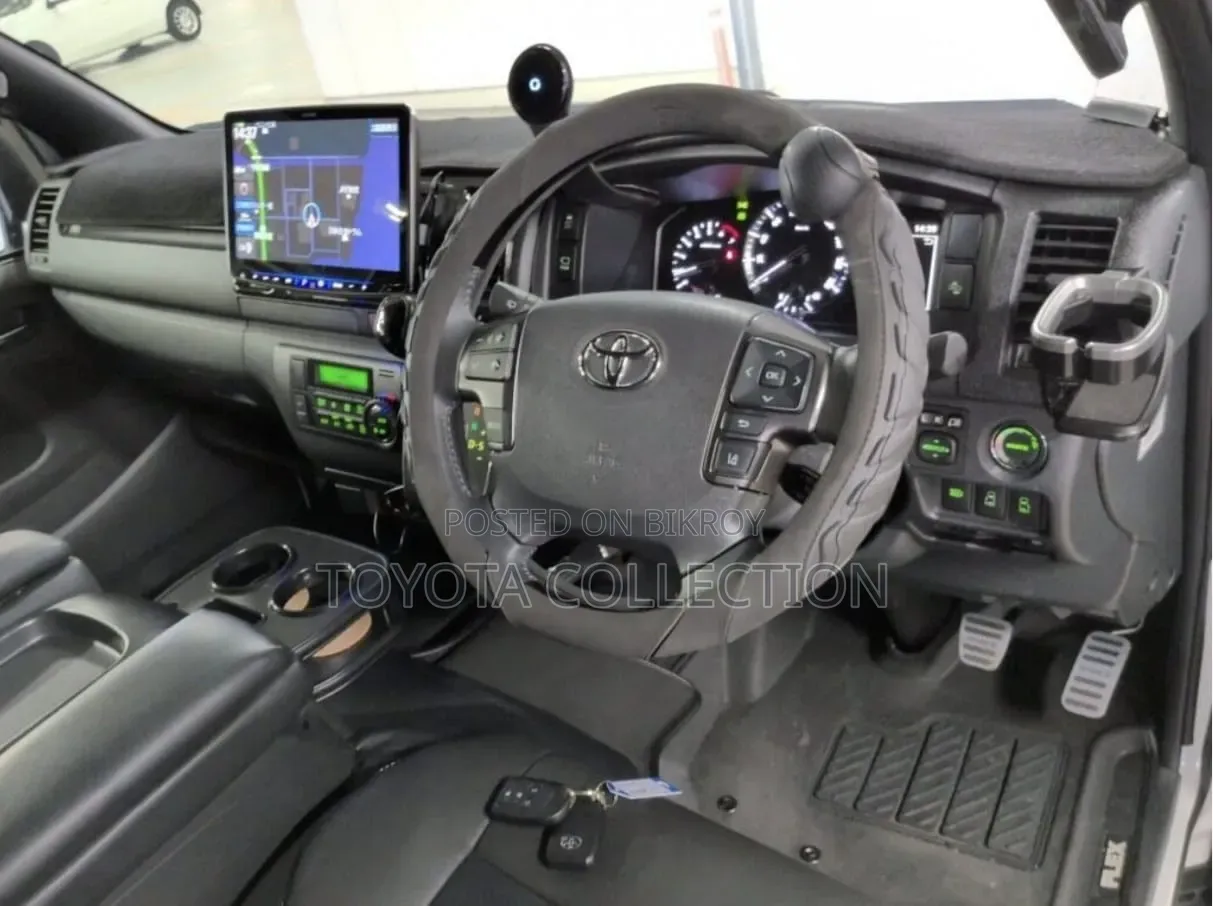 Toyota HiAce 2024
