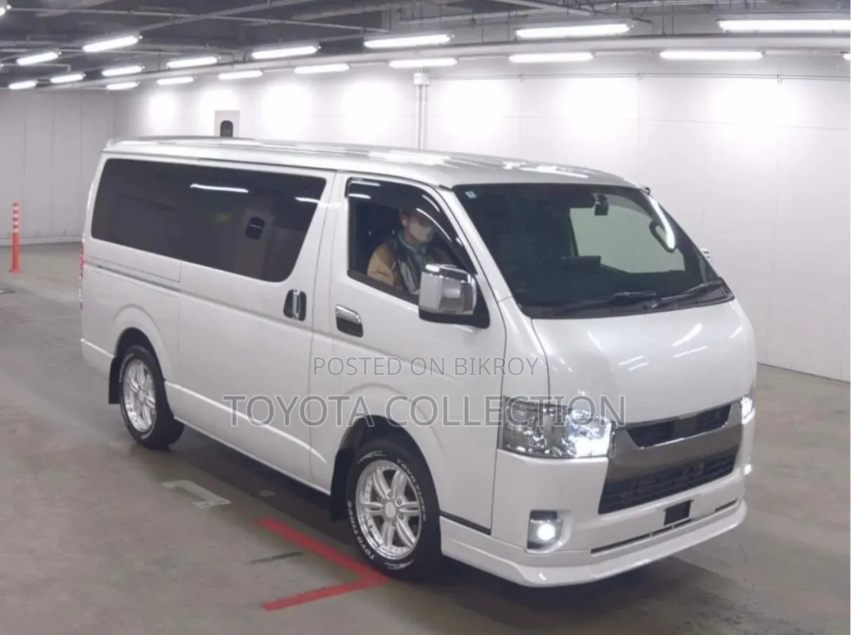 Toyota HiAce 2024