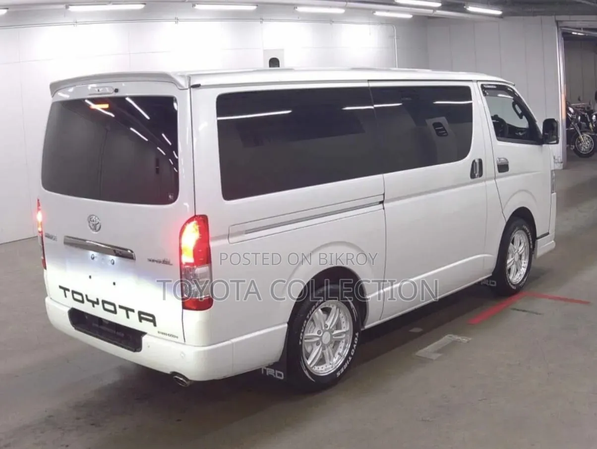Toyota HiAce 2024