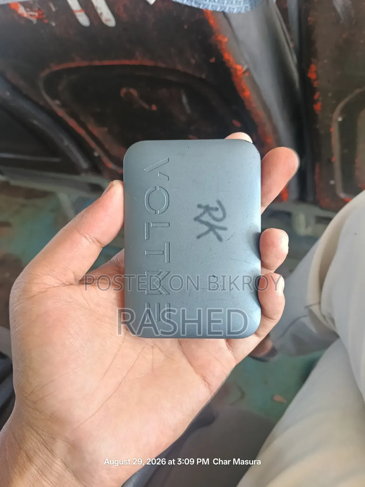 দামি ফোনের স্মার্ট ওয়ারলেস চার্জার।