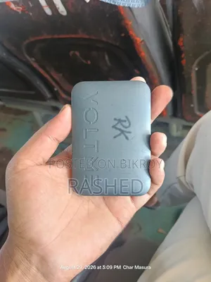 দামি ফোনের স্মার্ট ওয়ারলেস চার্জার।