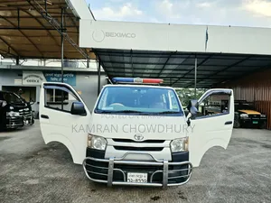 Toyota HiAce 2017 White