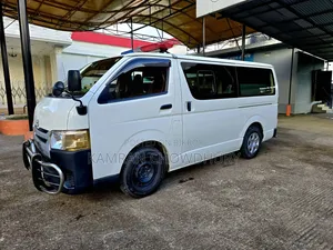 Toyota HiAce 2017 White
