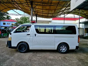 Toyota HiAce 2017 White