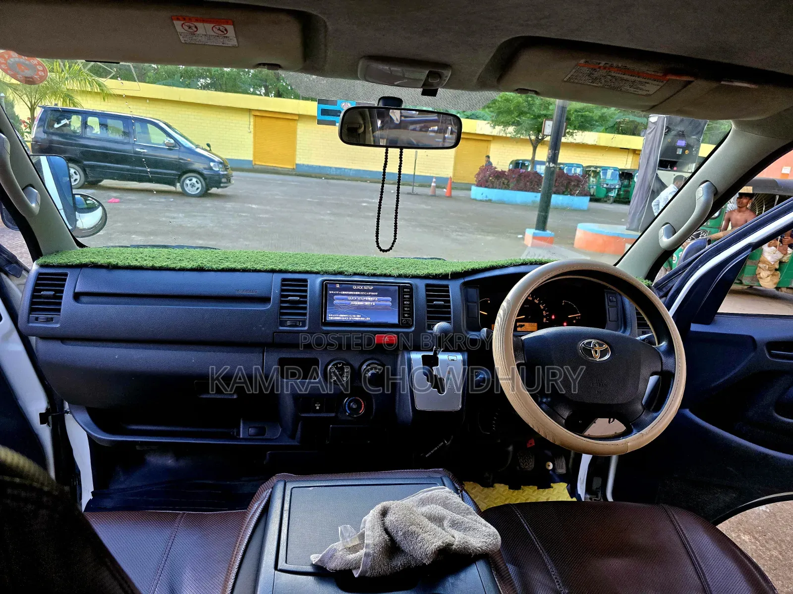 Toyota HiAce 2017 White
