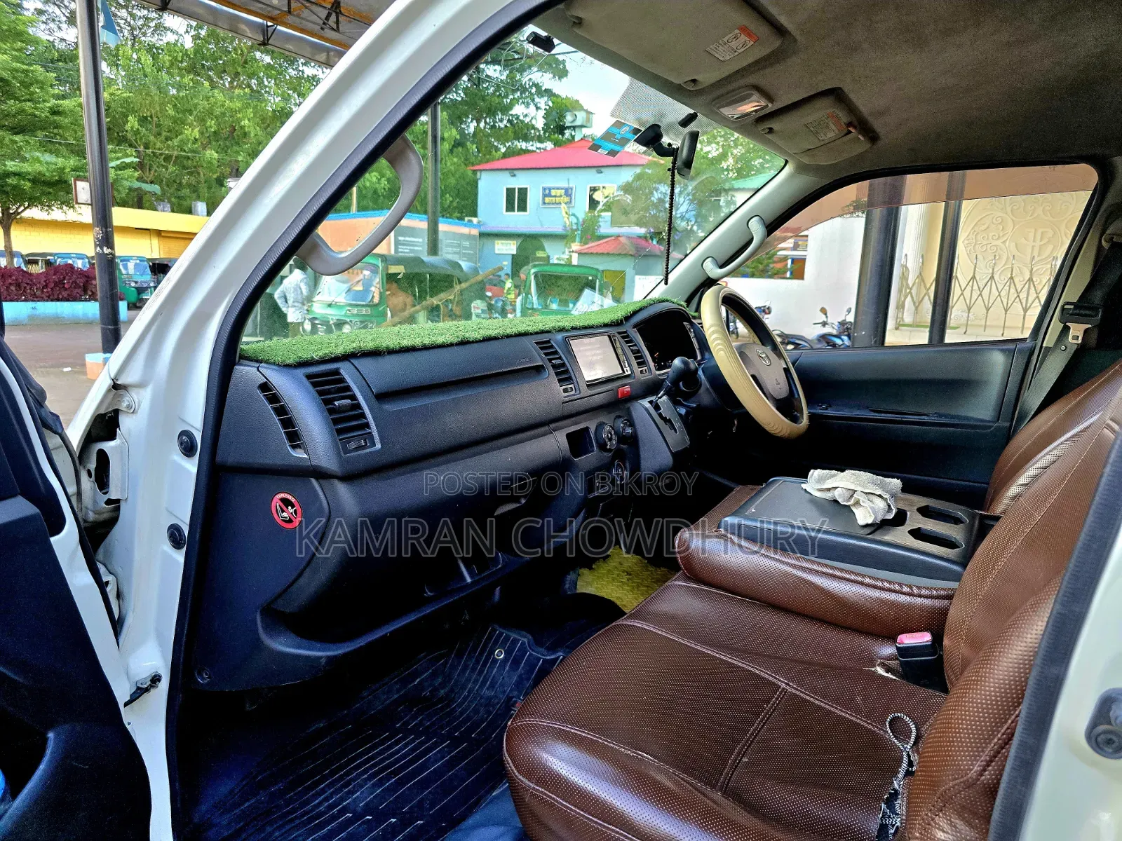Toyota HiAce 2017 White
