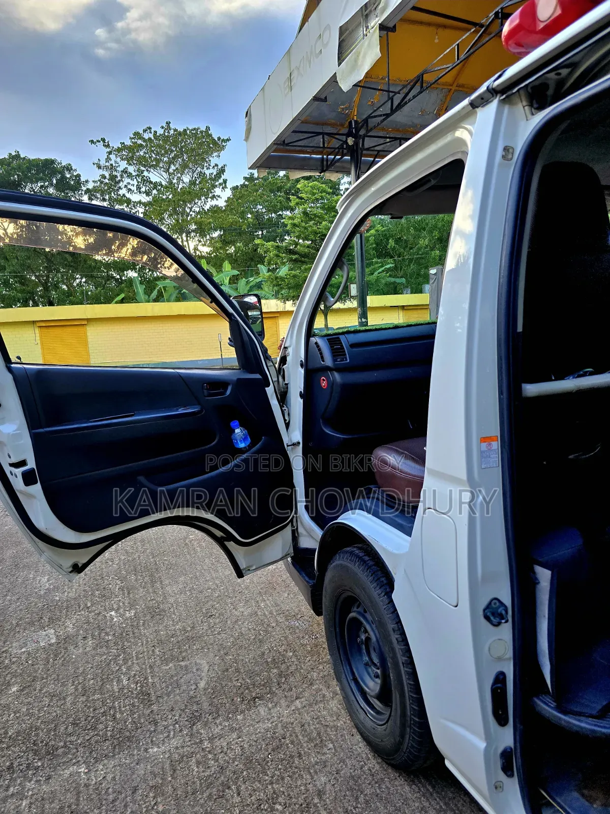 Toyota HiAce 2017 White
