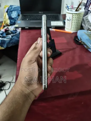 Apple iPhone X 64 GB White