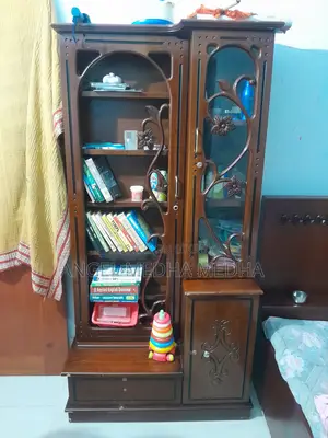 ড্রেসিং টেবিল