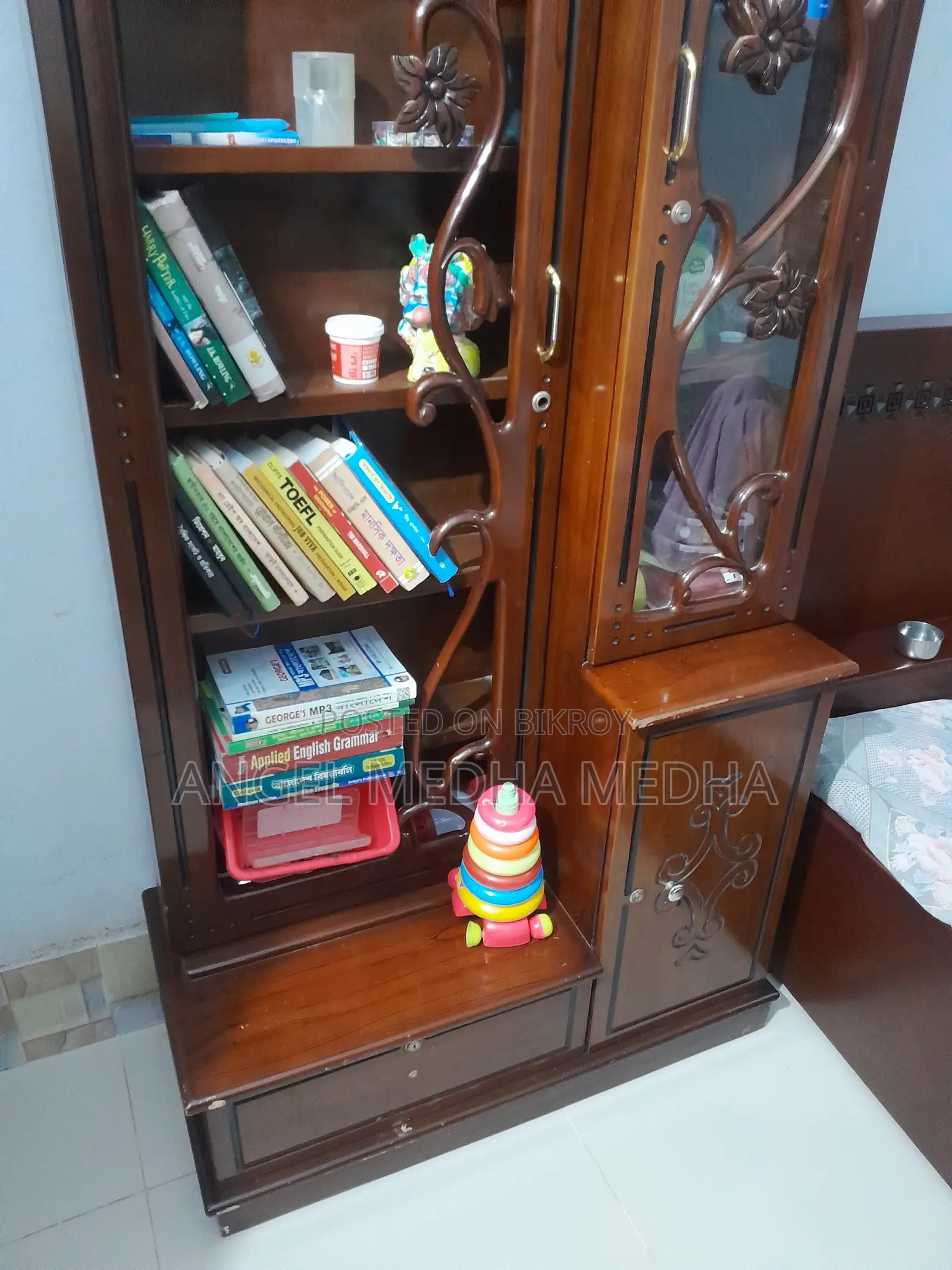 ড্রেসিং টেবিল