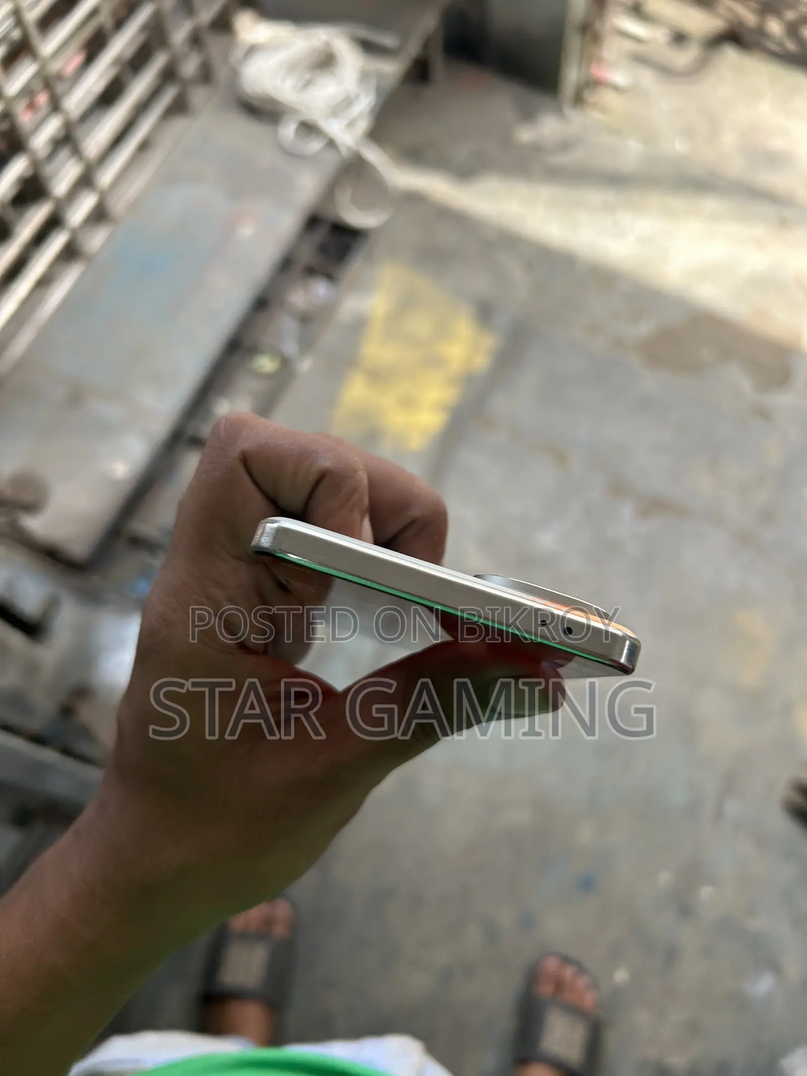 iQOO 256 GB White