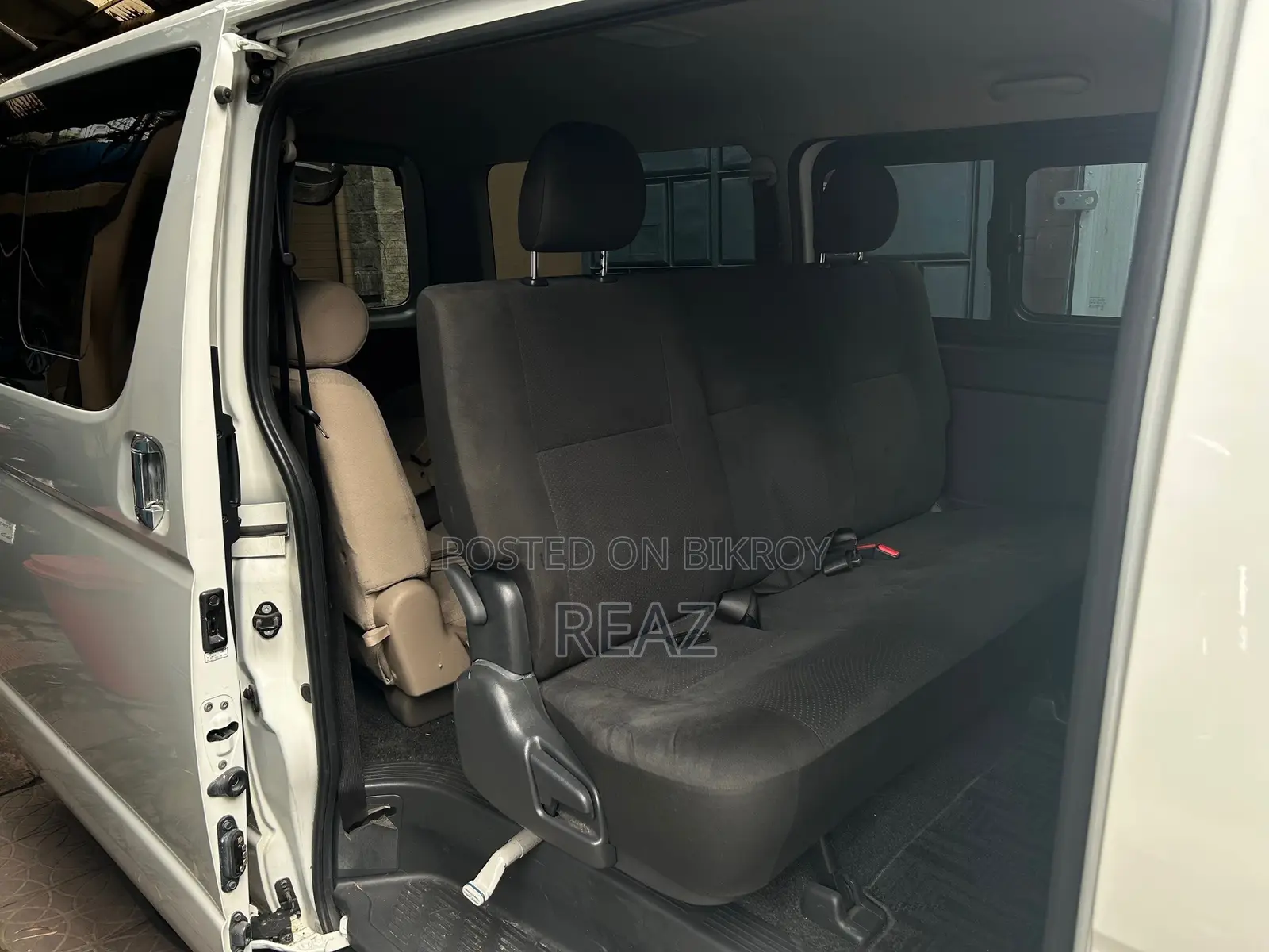 Toyota HiAce 2021 White