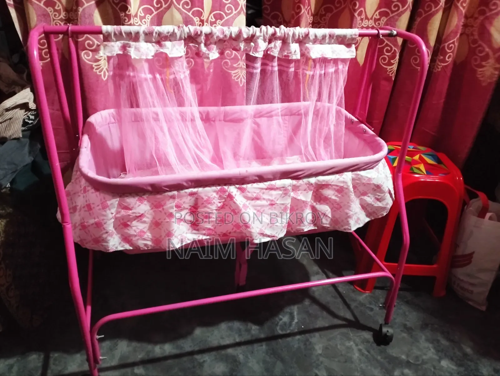 বাচ্চাদের দোলনা