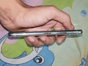 অ্যাপল আইফোন এক্সএস ৬৪ জিবি হোয়াইট