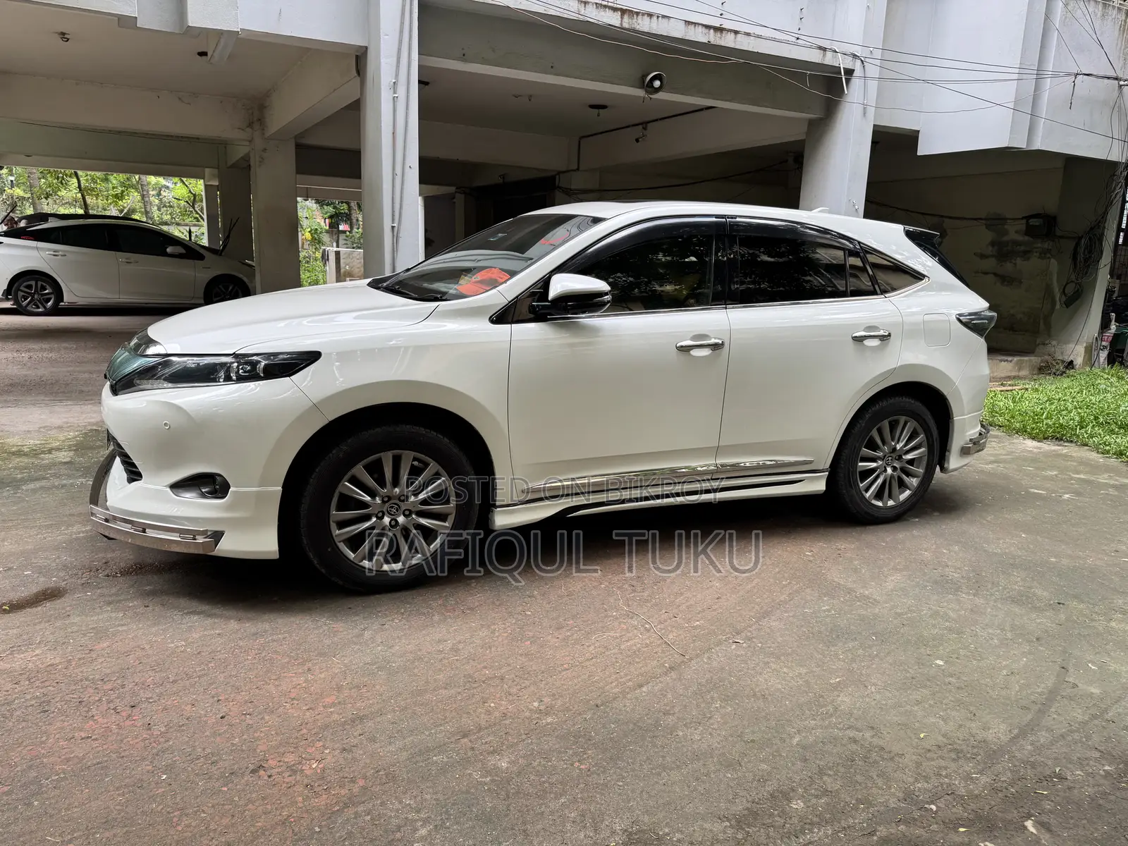 Toyota Harrier Progress Metal & Leather 2016 Pearl