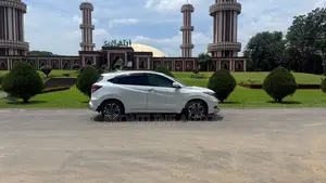 Honda Vezel 2014 Pearl