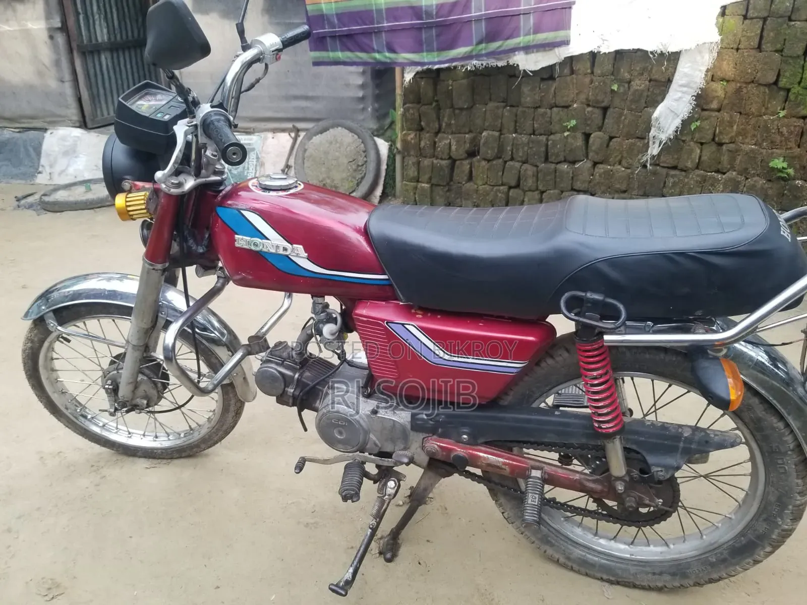 Honda CB 2010 Red