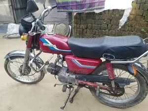 Honda CB 2010 Red