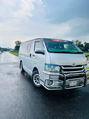Toyota HiAce 2015 Silver