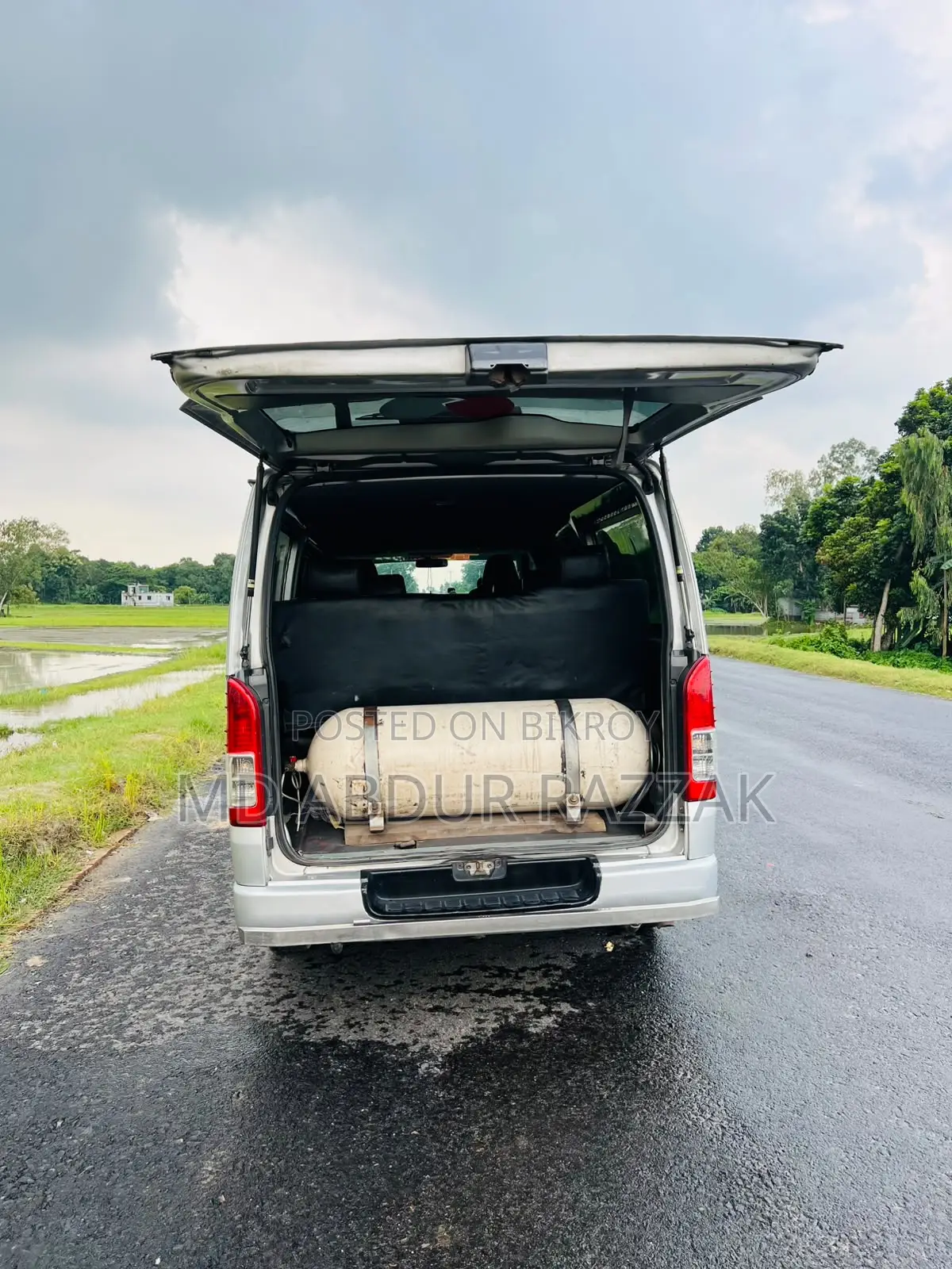 Toyota HiAce 2015 Silver
