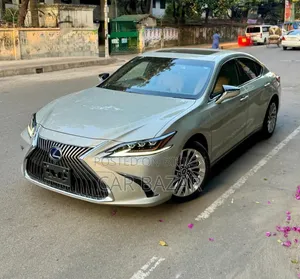 Lexus ES 300H Luxury FWD 2019 Gray
