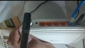 একদম ফ্রেশ TP-Link রাউটার বিক্রয় হবে।