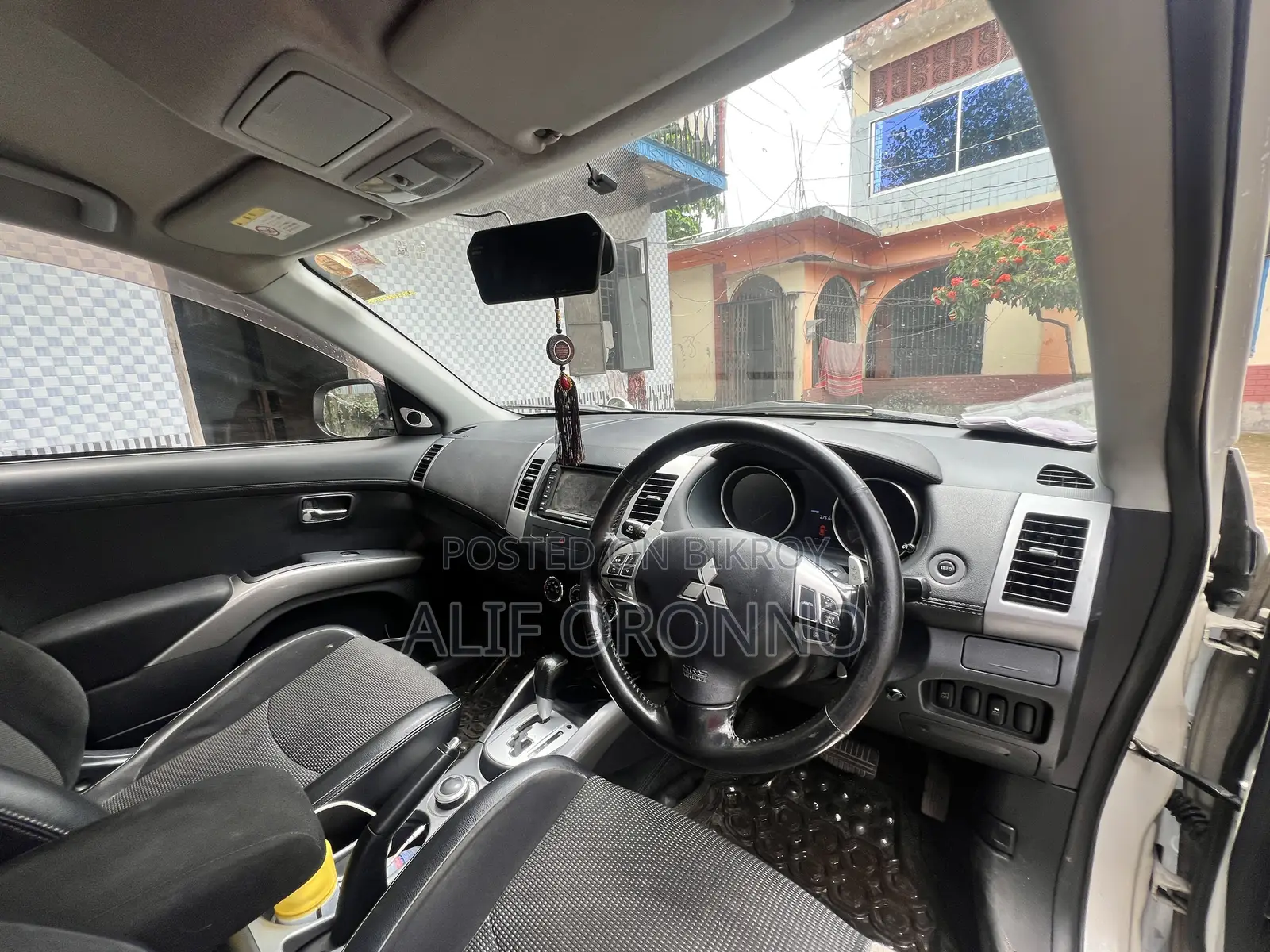 Mitsubishi Outlander 2011 White