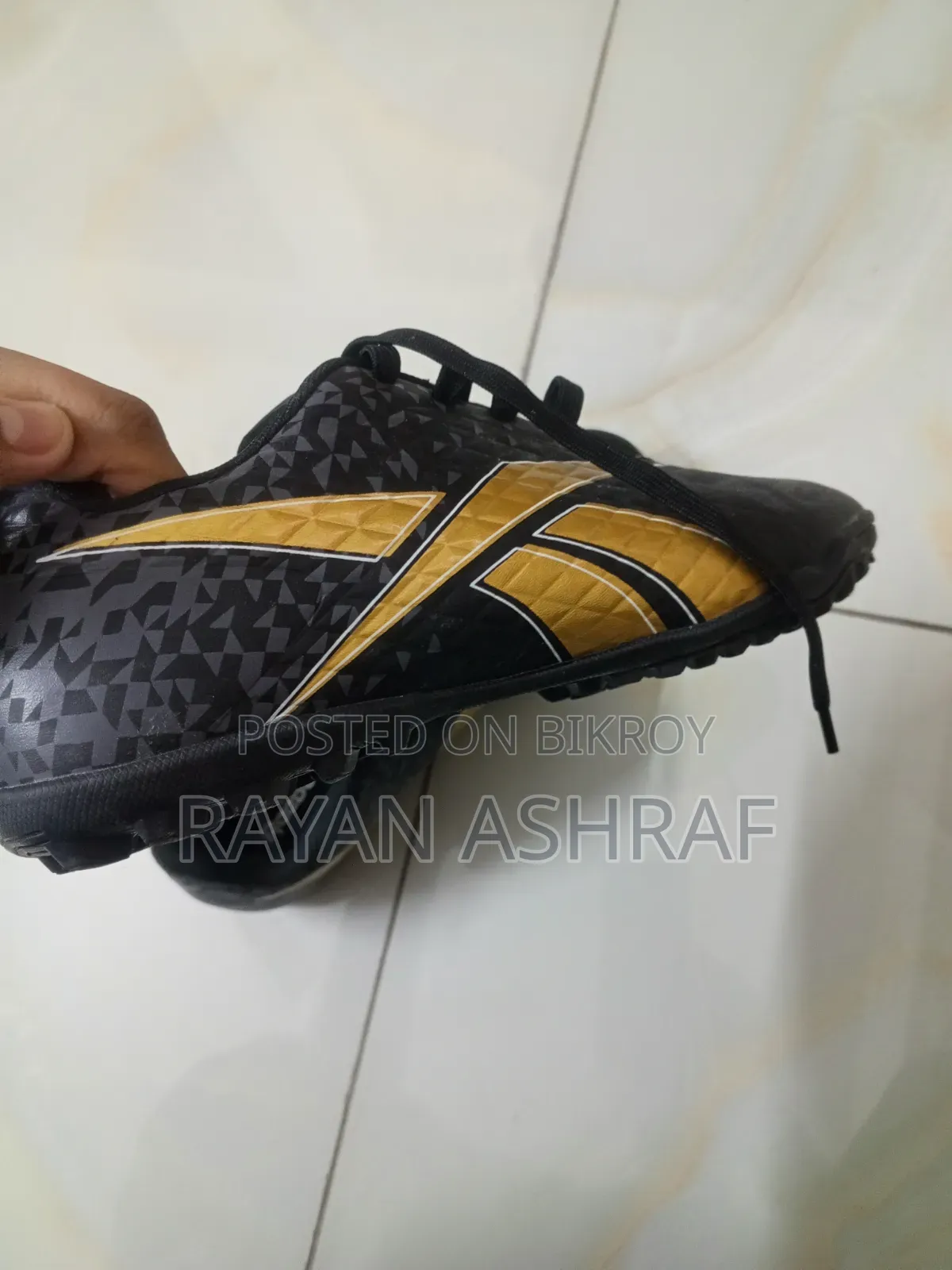 Orginal Reebok in 8k