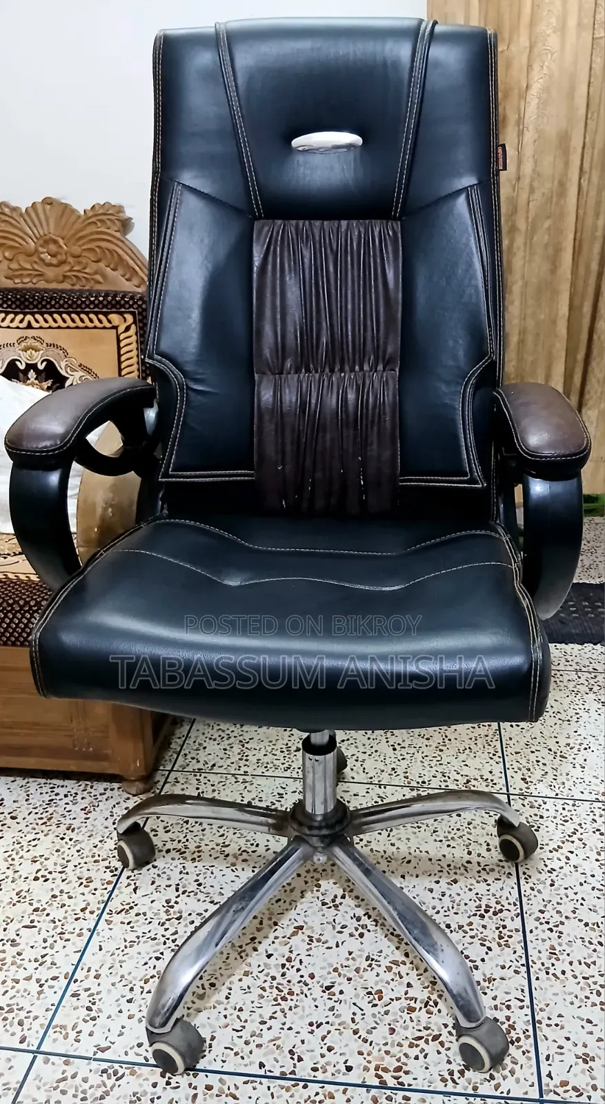 High Quality Wheel Office Chair .