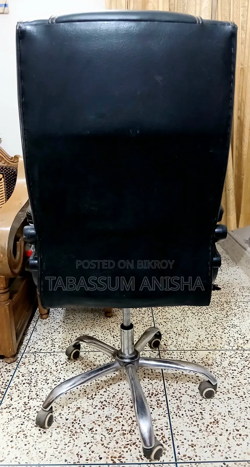 High Quality Wheel Office Chair .