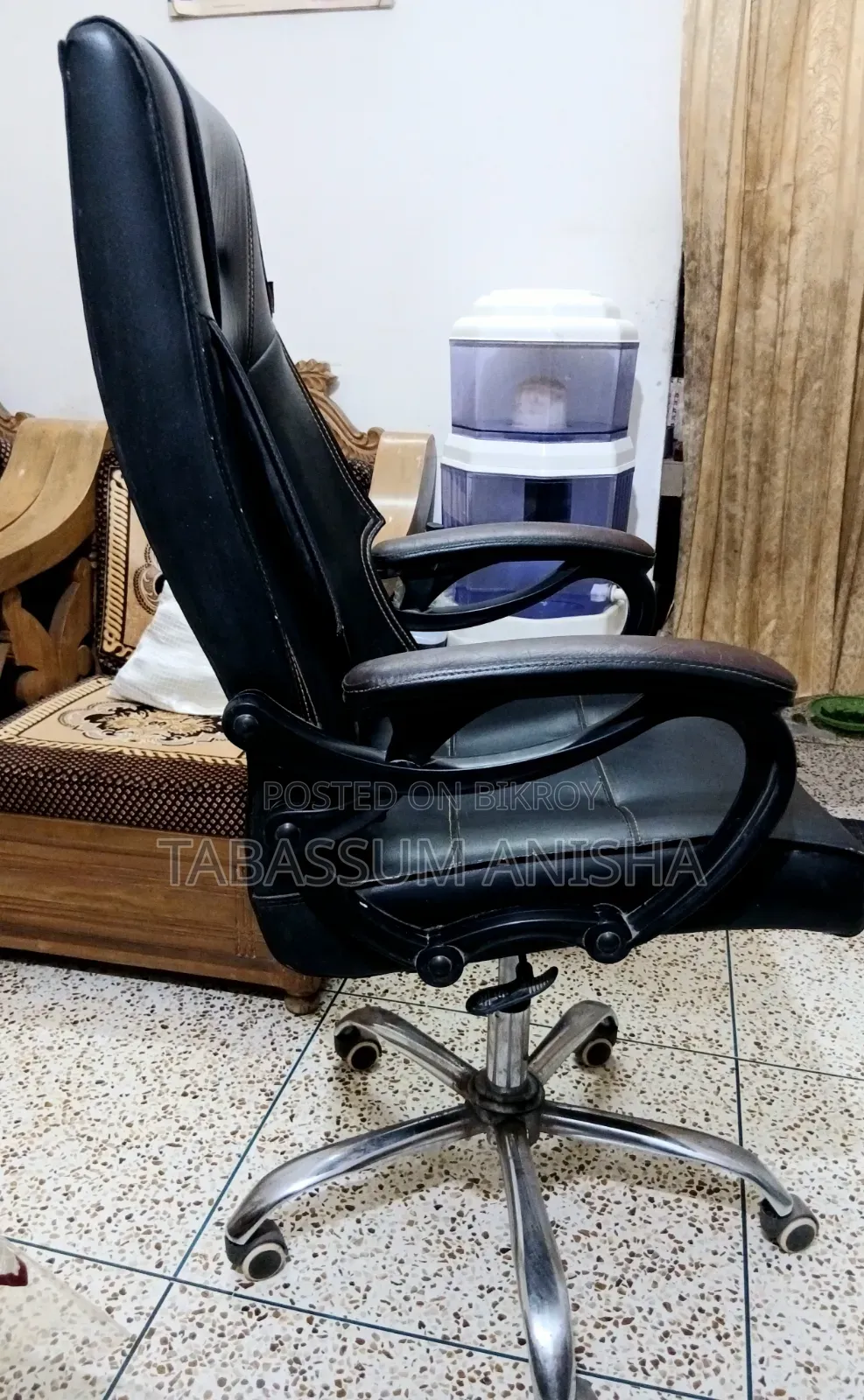 High Quality Wheel Office Chair .