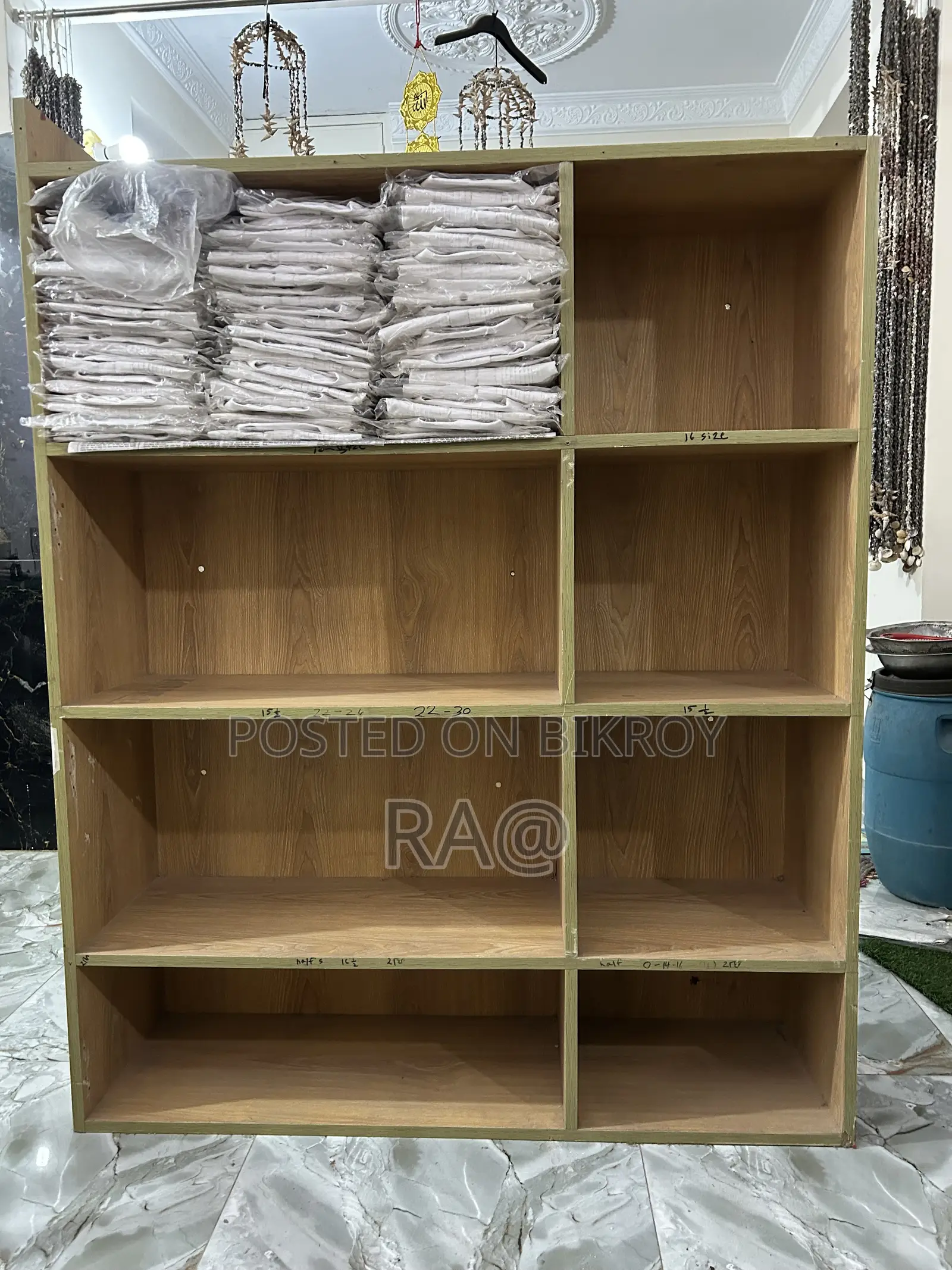 কাপড়ের দোকান এর আলনা ও একটি রেক বিক্রি হবে