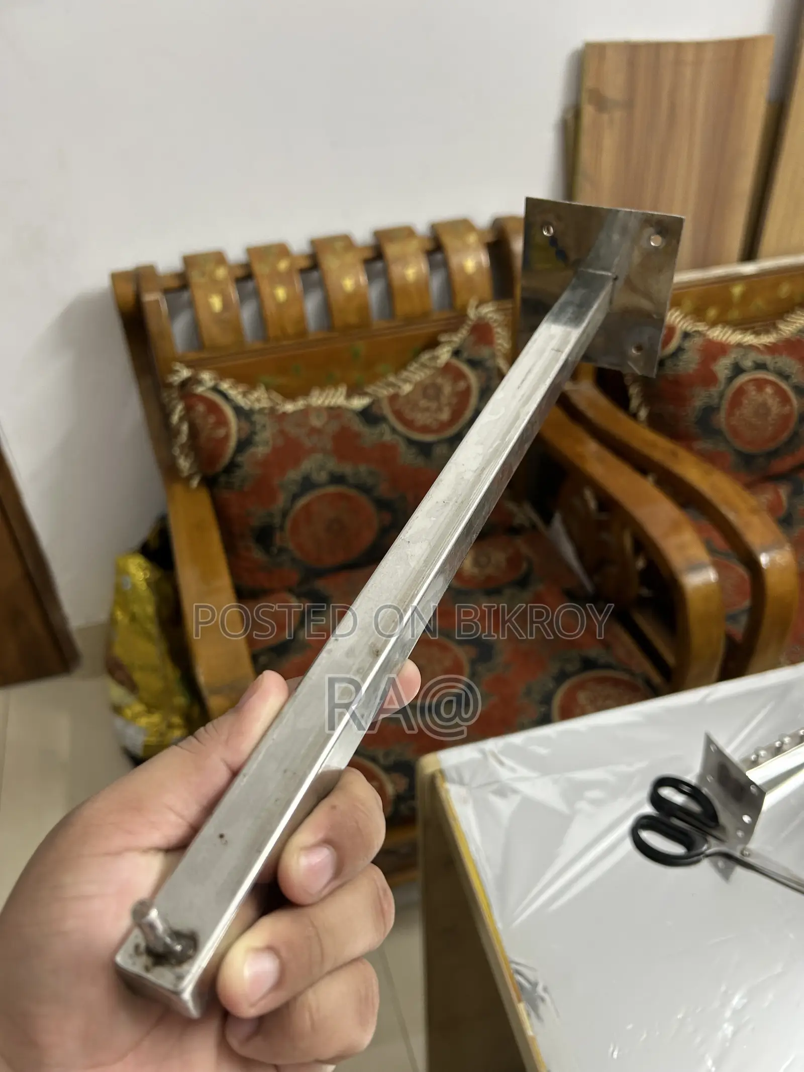 কাপড়ের দোকান এর আলনা ও একটি রেক বিক্রি হবে