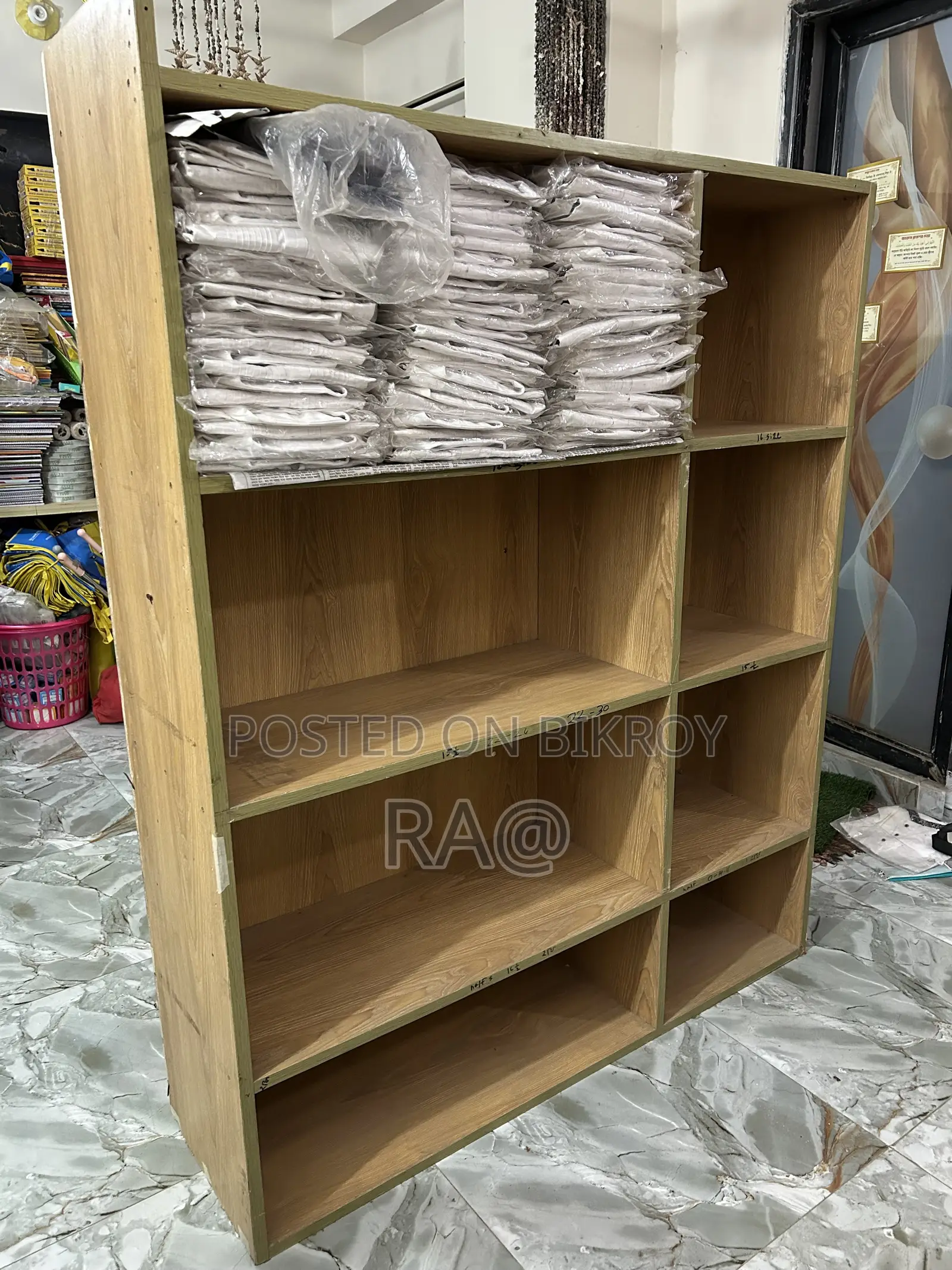 কাপড়ের দোকান এর আলনা ও একটি রেক বিক্রি হবে