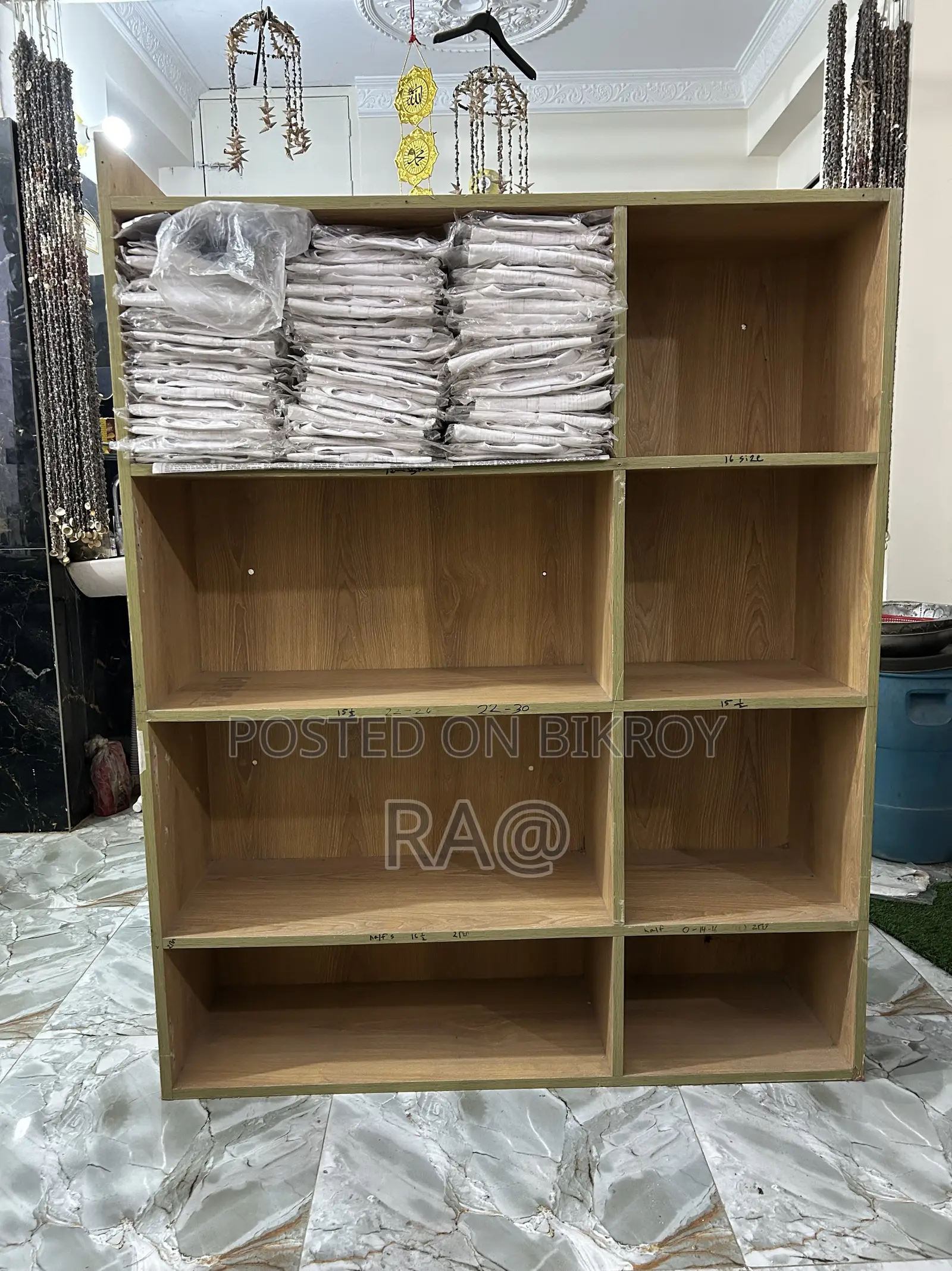কাপড়ের দোকান এর আলনা ও একটি রেক বিক্রি হবে