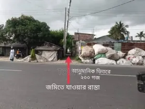 টার্মিনাল এর পেছনে ৩ টি প্লট বিক্রয় হবে