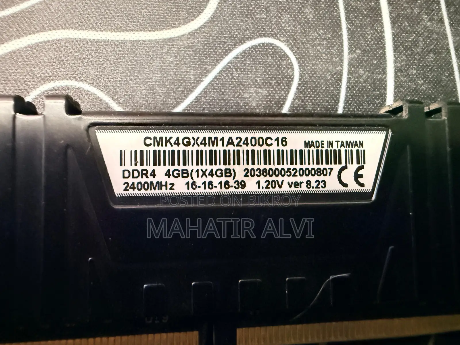 16 Gb — Corsair VENGEANCE LPX