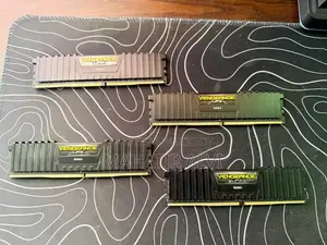 16 Gb — Corsair VENGEANCE LPX