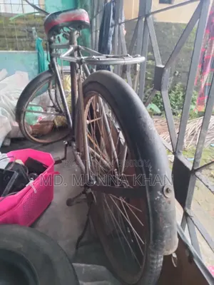 জরুরি বিক্রয়: ক্লাসিক মডেলের মজবুত সাইকেল পুরাতন কিন্তু সম্পূর্ণ চালু
