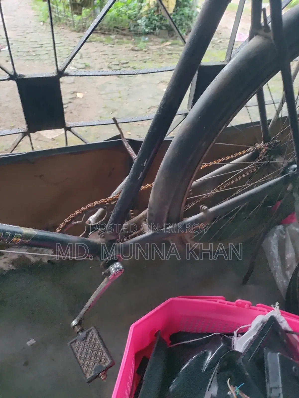 জরুরি বিক্রয়: ক্লাসিক মডেলের মজবুত সাইকেল পুরাতন কিন্তু সম্পূর্ণ চালু