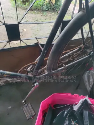 জরুরি বিক্রয়: ক্লাসিক মডেলের মজবুত সাইকেল পুরাতন কিন্তু সম্পূর্ণ চালু
