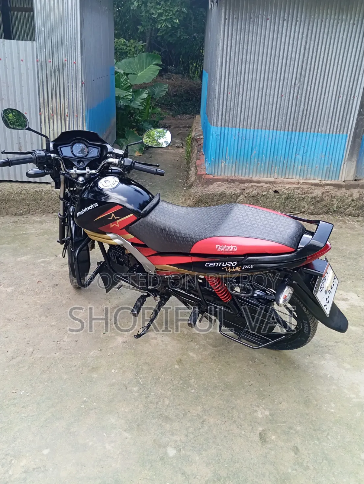 Mahindra Gusto 2022 Black