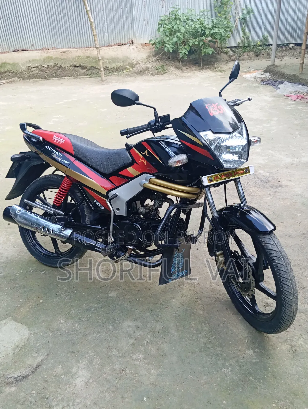 Mahindra Gusto 2022 Black