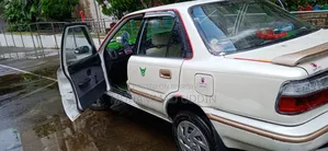 Toyota Corolla 1990 White