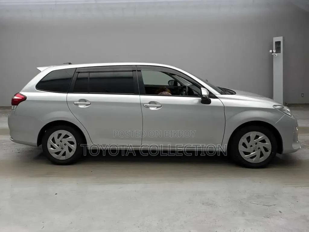 Toyota Corolla Fielder 2021 Silver
