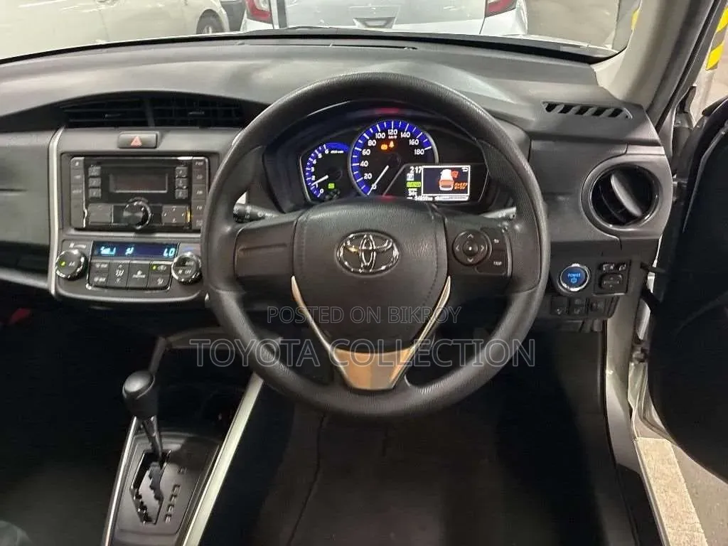 Toyota Corolla Fielder 2021 Silver
