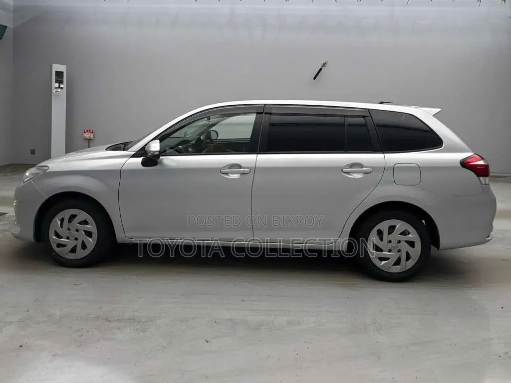 Toyota Corolla Fielder 2021 Silver