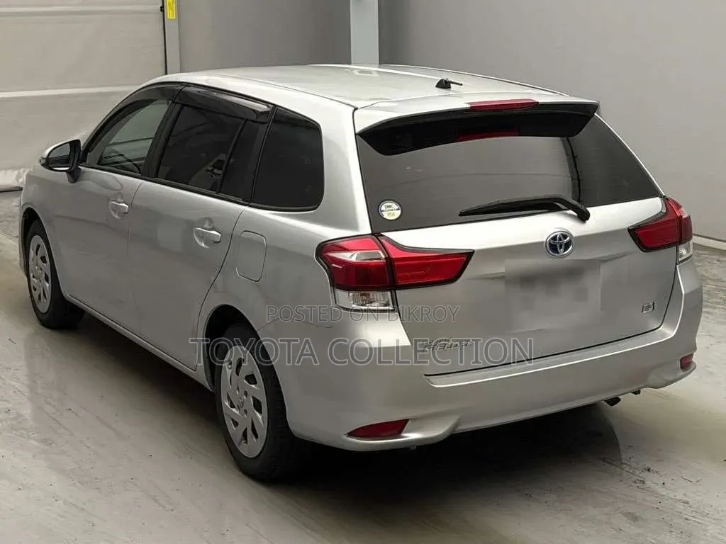 Toyota Corolla Fielder 2021 Silver