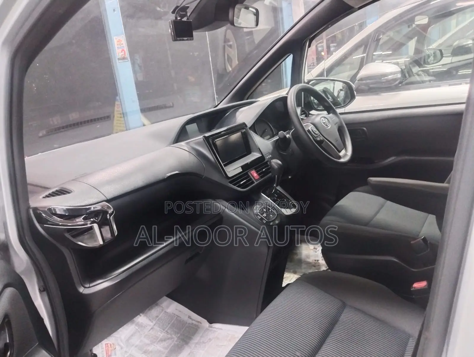 Toyota Noah 2.0 FWD (8 Seater) 2020 Silver