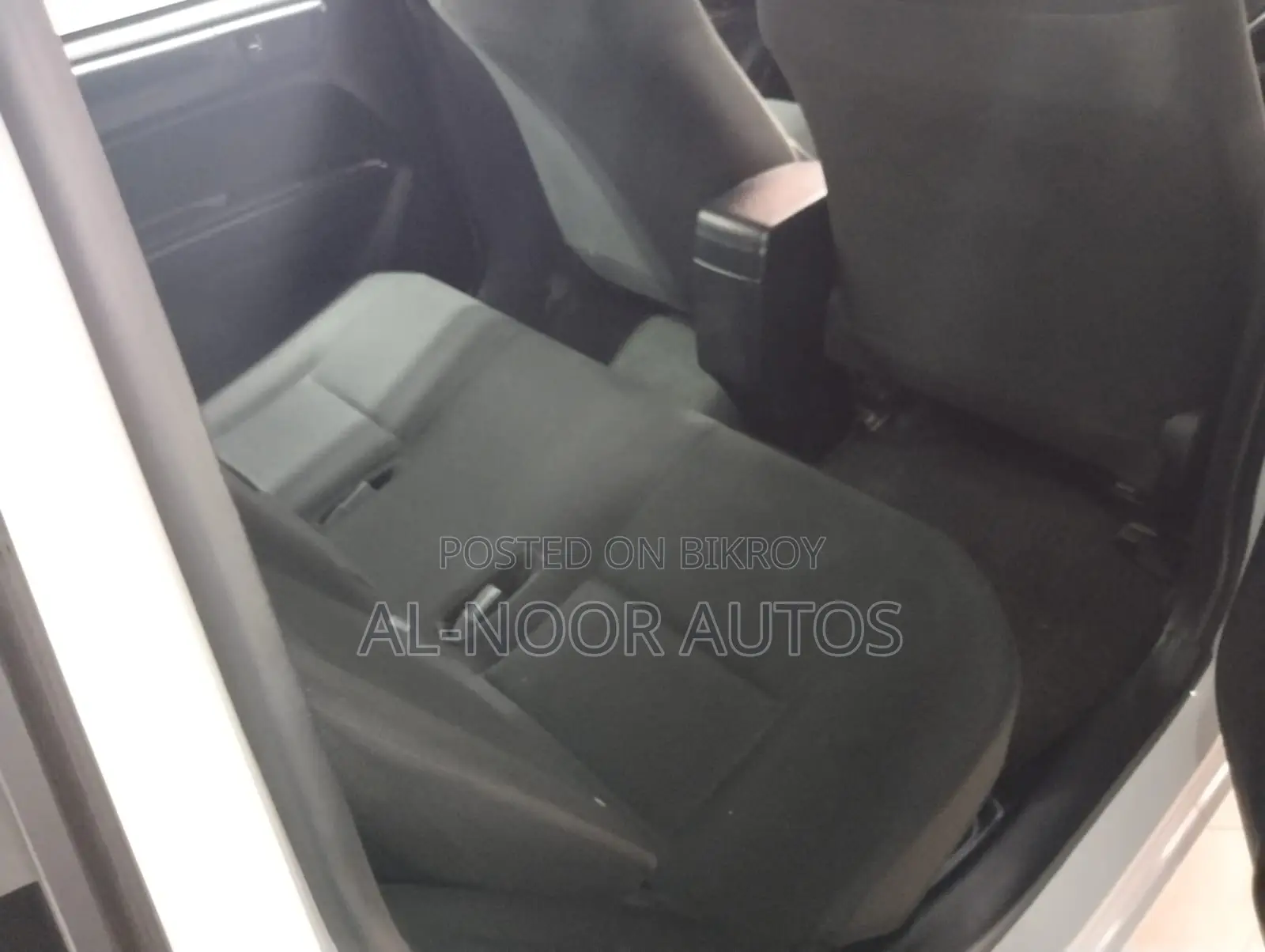 Toyota Corolla Fielder 1.5 Hybrid FWD 2021 White